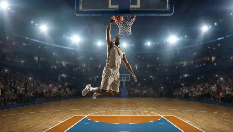 Giocatore di basket in azione durante una schiacciata in un palazzetto illuminato